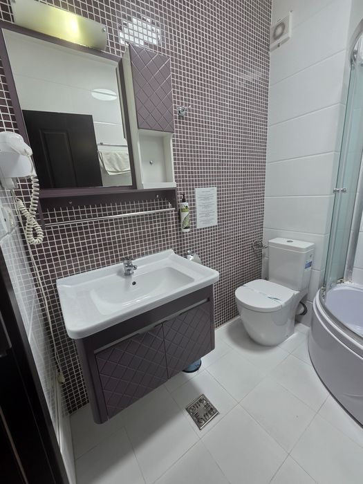 De vânzare obiecte sanitare și mochetă hotel