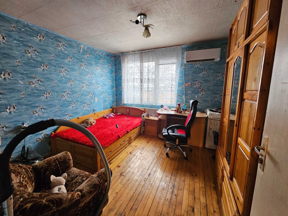 Етаж от къща град Дебелец