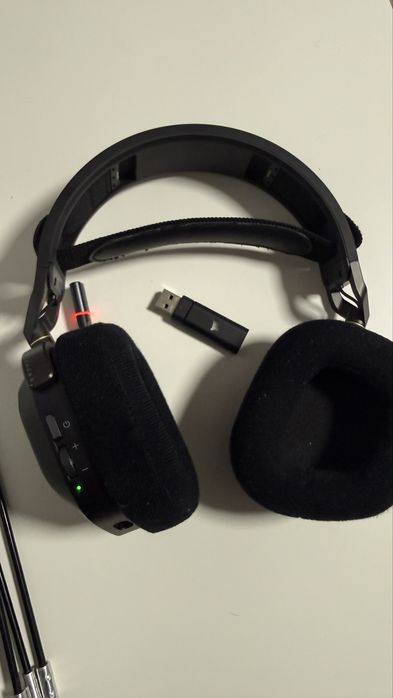 Casti gaming wireless Corsair HS80, surround Dolby Atmos, PC PS4/PS5, iluminare RGB, Negru Carbon