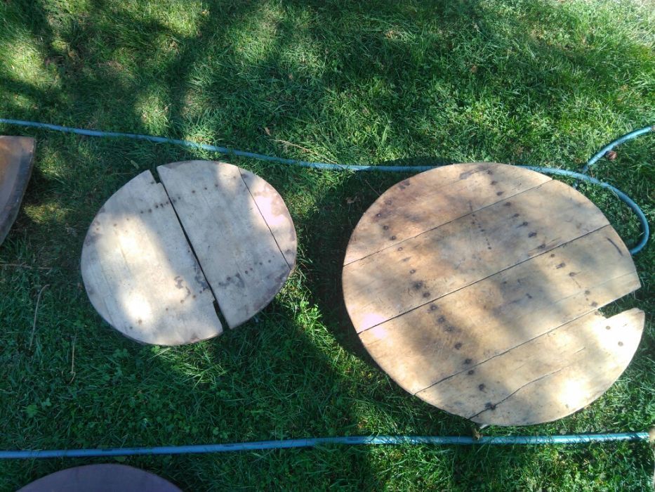 Продавам голяма парлийка с две черни столчета