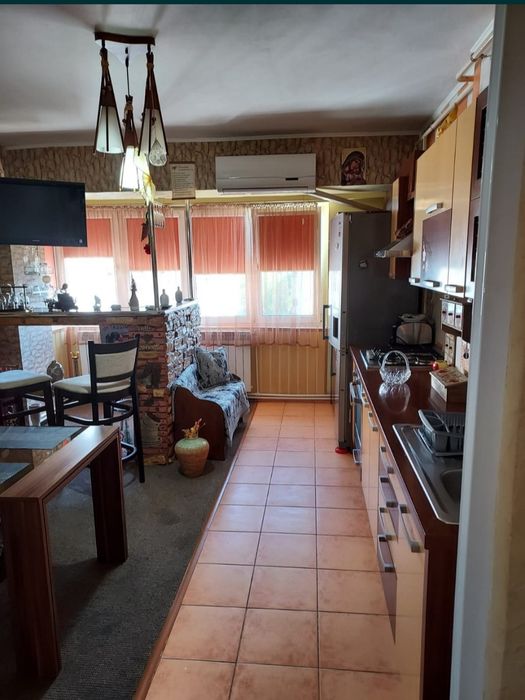 Vand ap 2 camere spatios 70 mp Buzaului BLOC 2009
