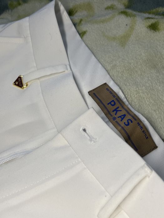 Продам белые слаксы новые