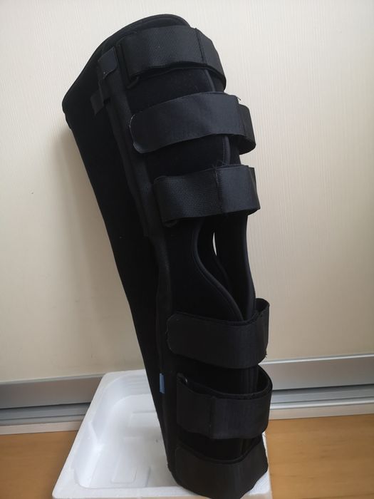 Orteza fixa de genunchi atela de imobilizare  genunchi