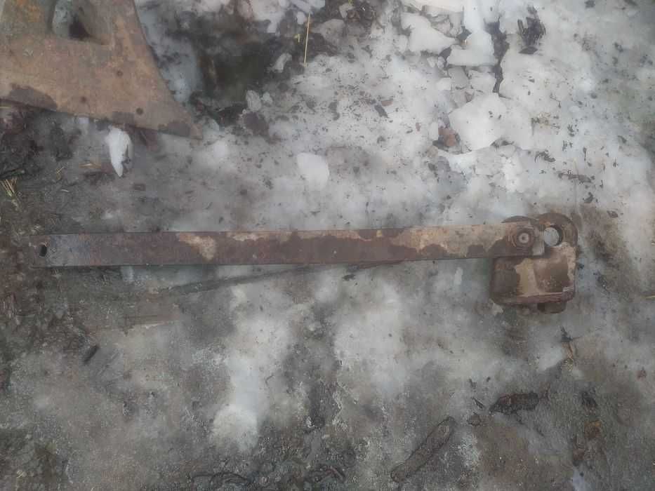 Запчасти на плуг.    .    .