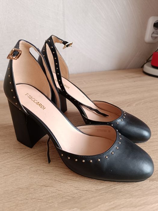 Продам черные туфли