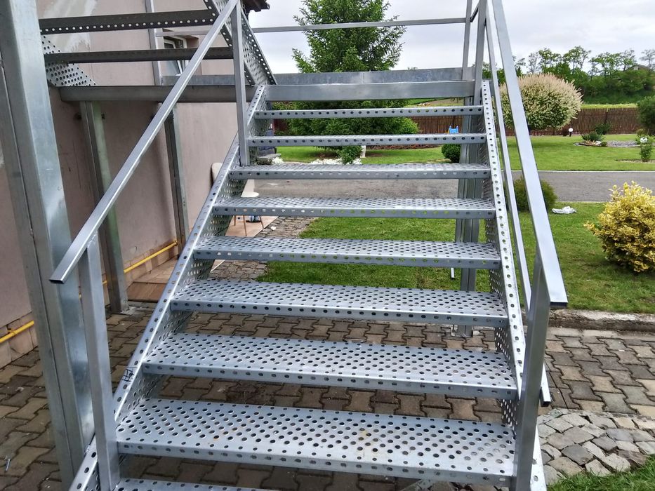 Scara metalica zincata de exterior
