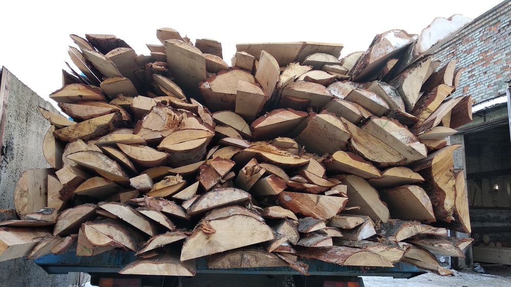 Срезка и горбыль швырок на дрова и материал. Опилки