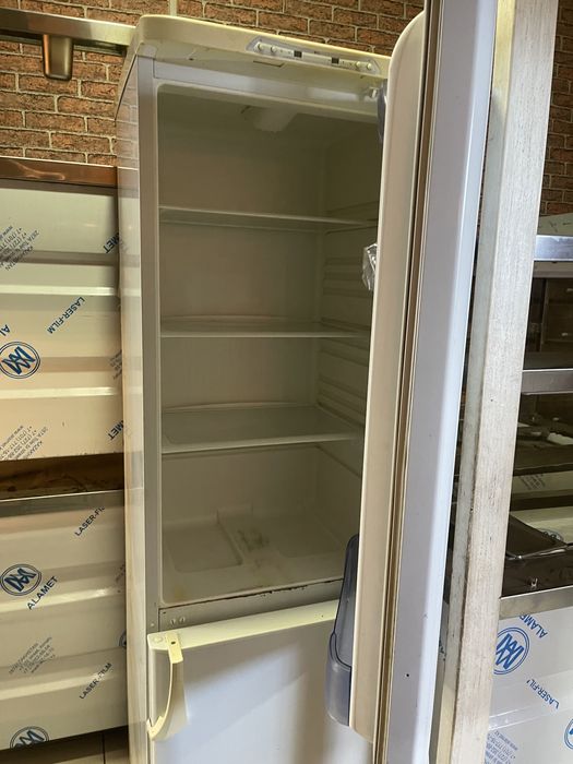 Продам 2 холодильника на запчасти