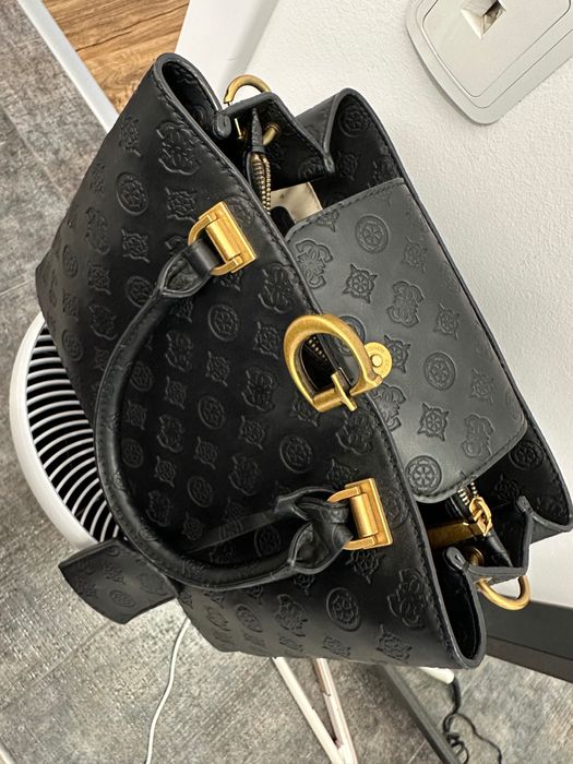 Дамска чанта Guess
