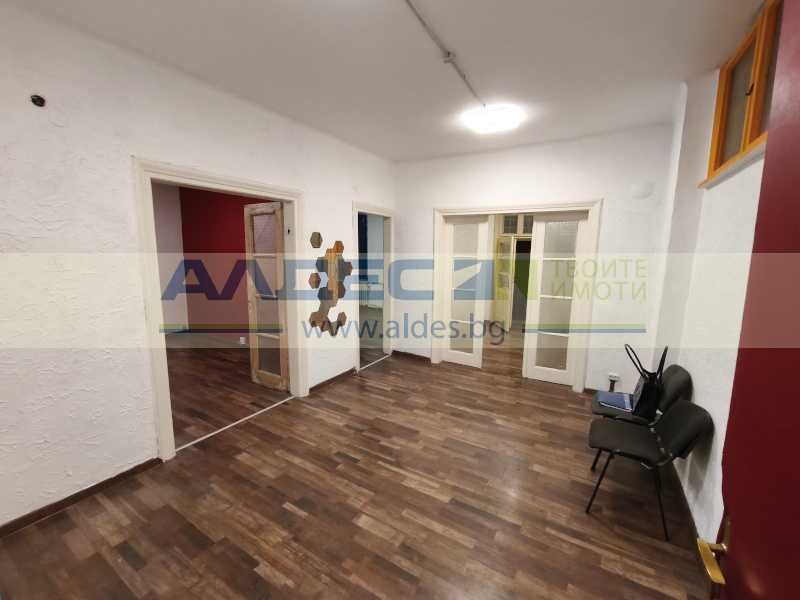 Отдава се дългосрочно офис на пл. Славейков!