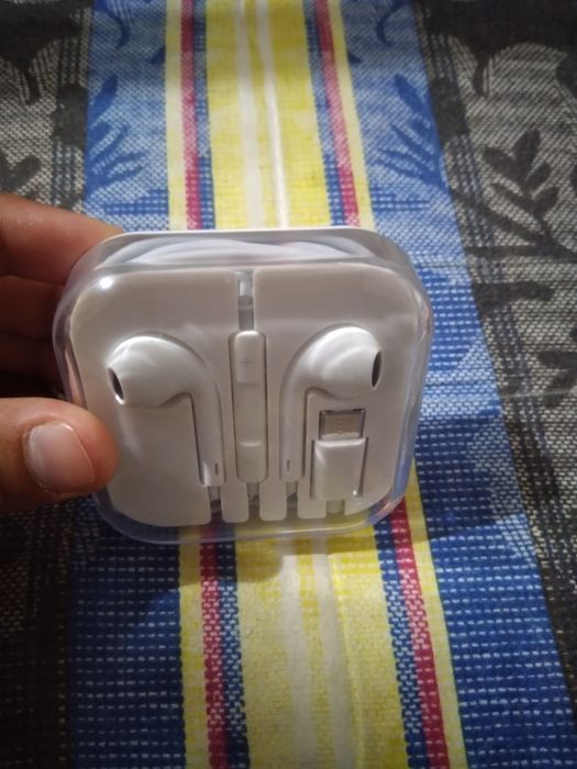 Продаю наушники за 1500