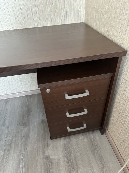 Продам офисный стол