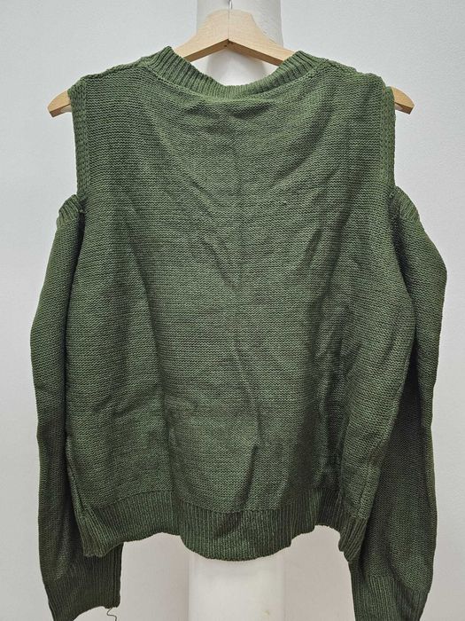 Bluza cu umerii goi NOU