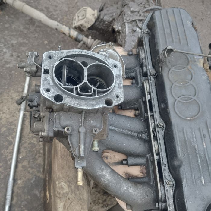 Впускной коллектор 5 цилиндр 2.3 Ауди