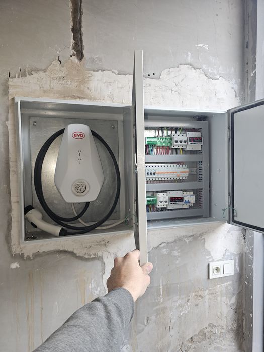 Электромонтаж и услуги электрика