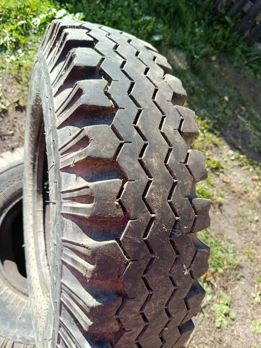 Продам шины на Уазик