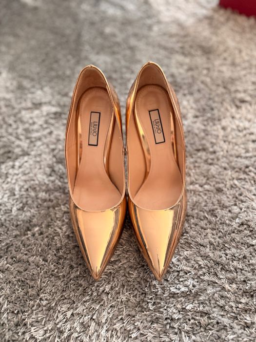 Liu Jo обувки в златен цвят - 39 размер, носени веднъж