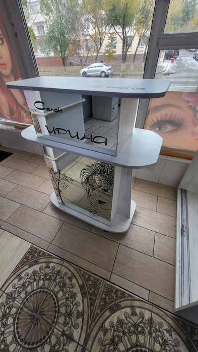 Продам ресепшен белого цвета