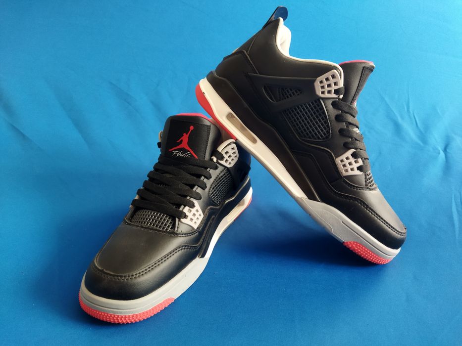 Продам кроссовки новые