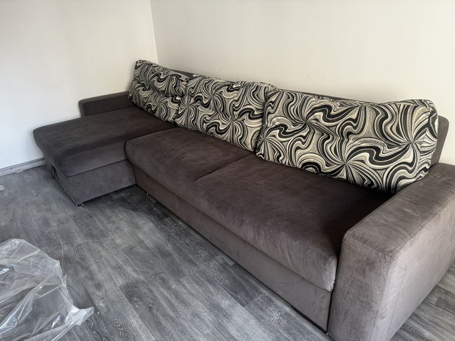 Угловой диван в хорошем состоянии
