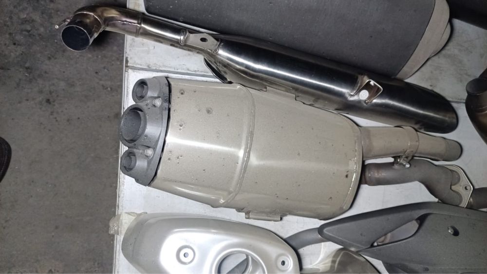 Глушитель на мотоцикл заводской оригинальный глушитель