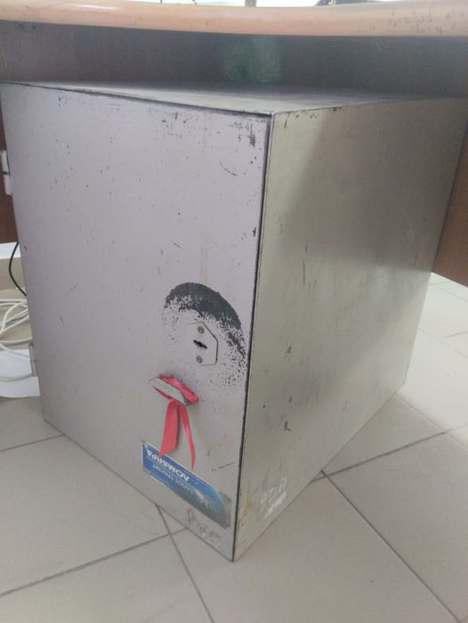 Продам сейф металлический