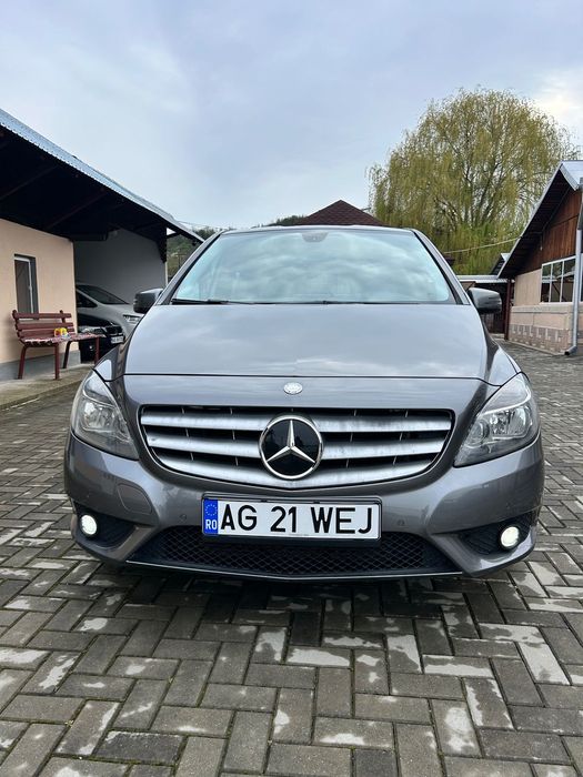 Mercedes-Benz B 180