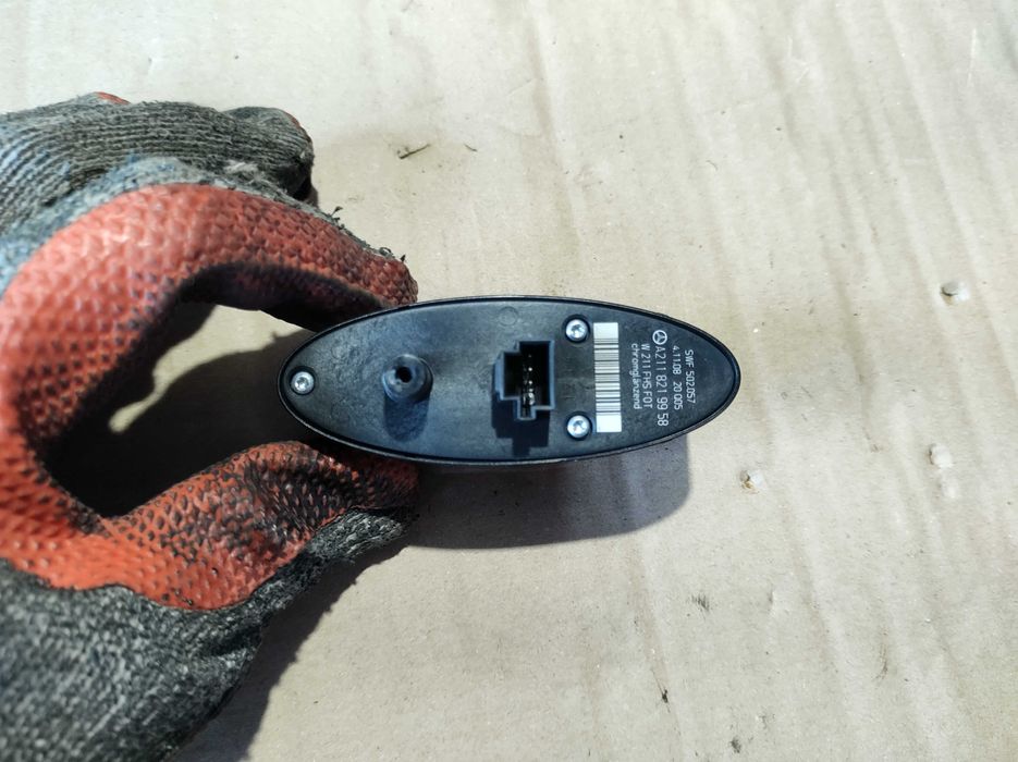 Бутон Ел.Стъкло Mercedes W211 E class Tmodel 4matic 320CDI 2008г