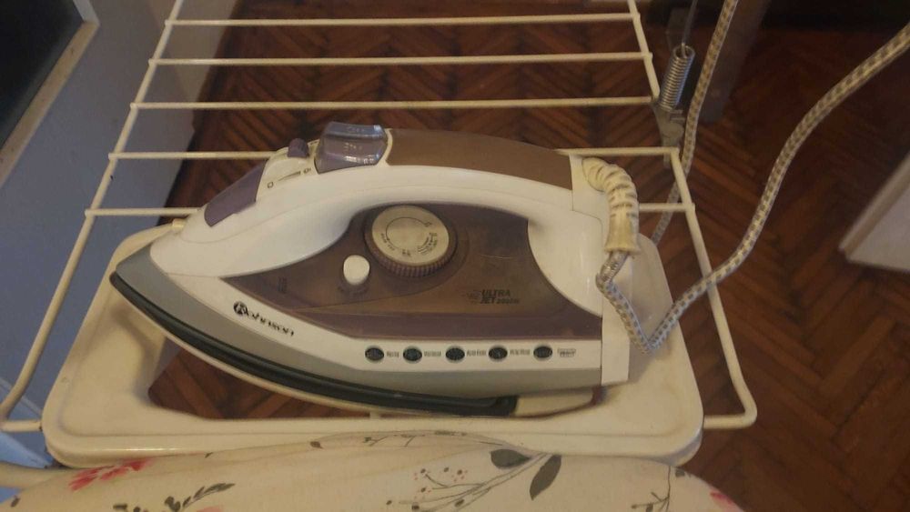 Masa pt calcat cu fier de calcat inclus