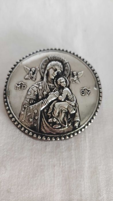 Икони от метал и дърво