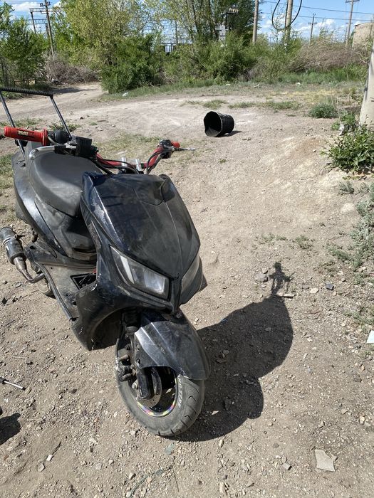 Продам или обм на другой скутер или на айфон скутер стоит на учете.