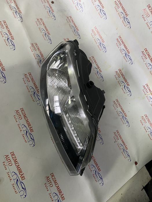 Far dreapta skoda rapid