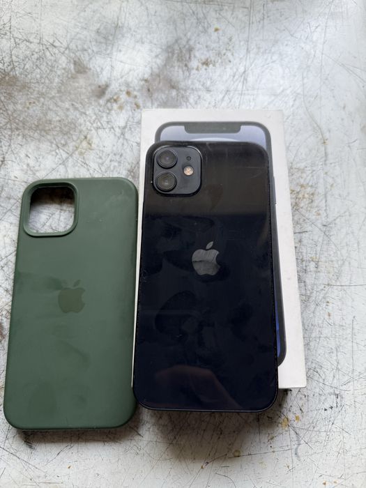 Продаю Айфон 12 ………..