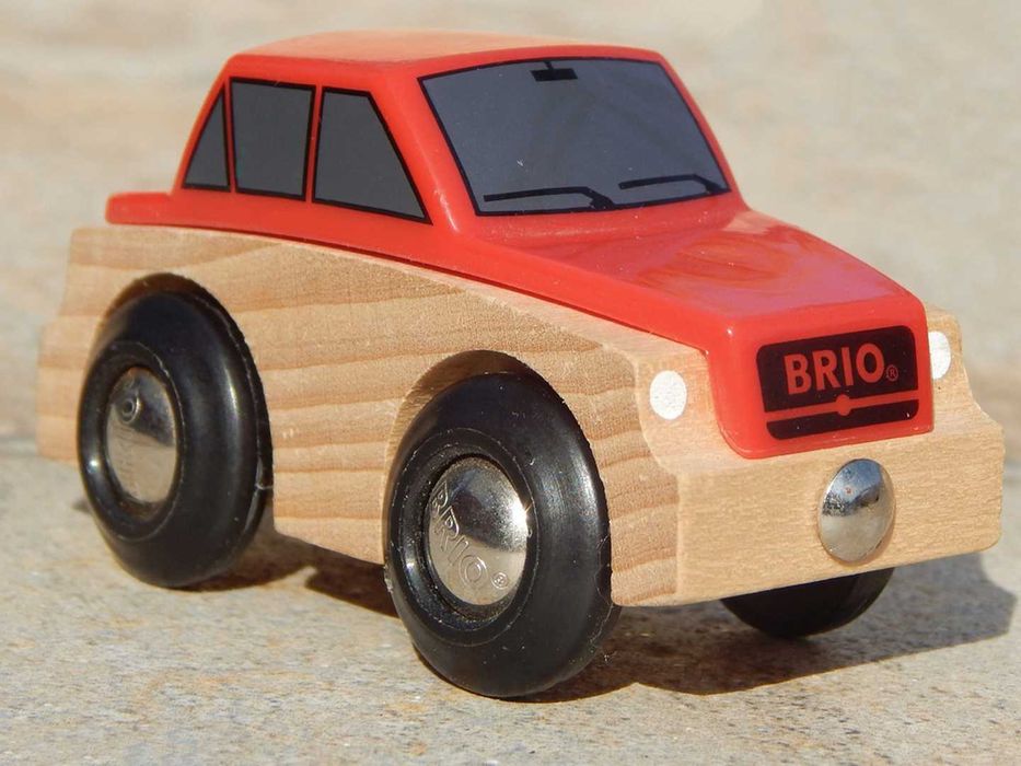 Jucarie masina Brio din lemn cu magnet
