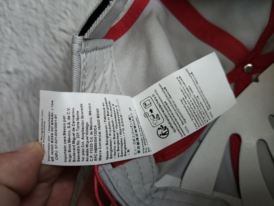 Hugo Men X șapcă unisex culoare gri deschis cu logo roșu mărime universa noua originala