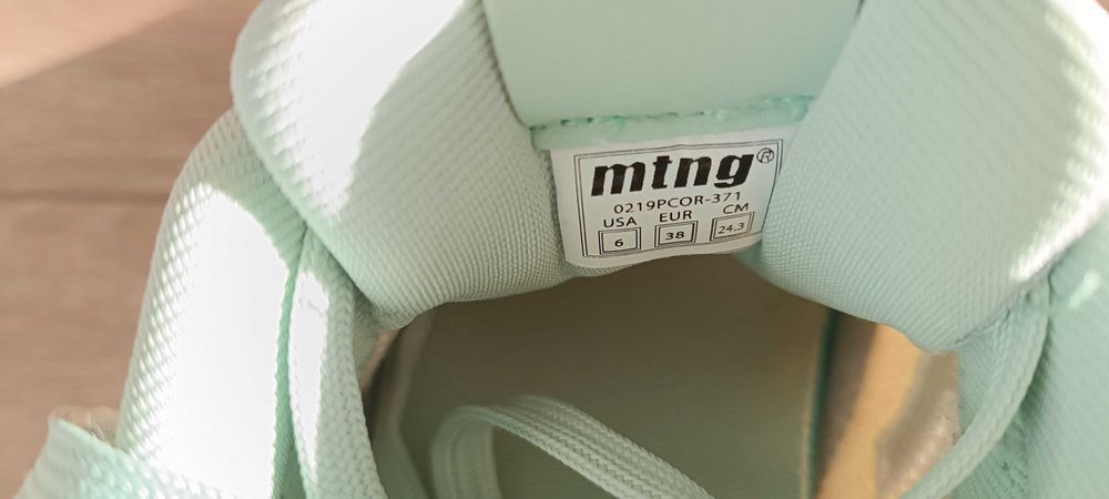 Спортни обувки -   mtng 38