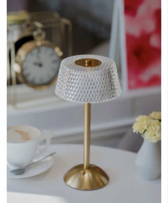 Настольная лампа