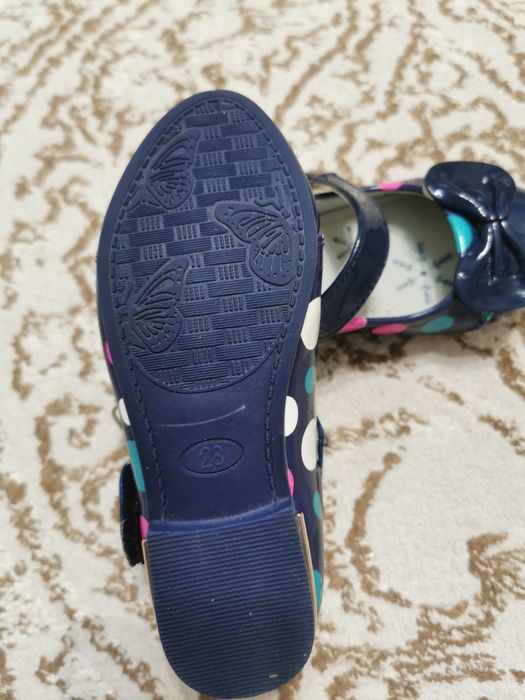 Обувь на девочку три пары новая