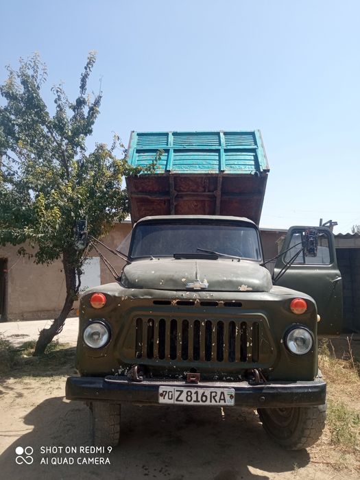 Yurib turgan moshina