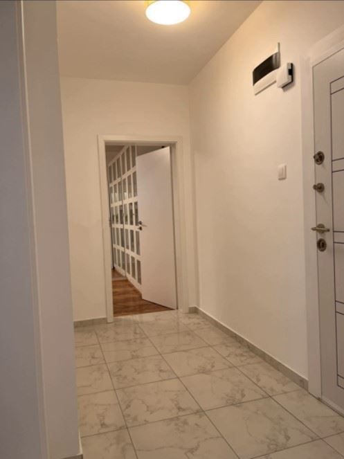 Дава се под наем Тристаен апартамент в София, Лозенец - 65 кв.м за 996.03 € - Снимка #10