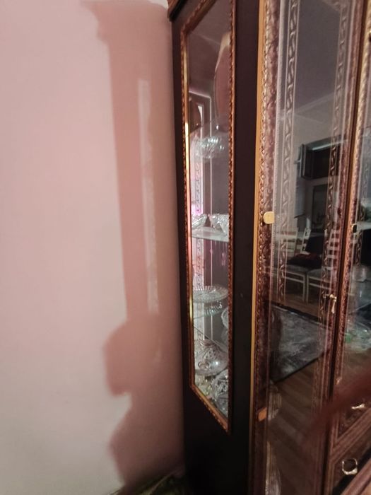Продаётся сервант