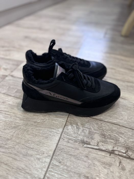 Продам зимние кроссовки