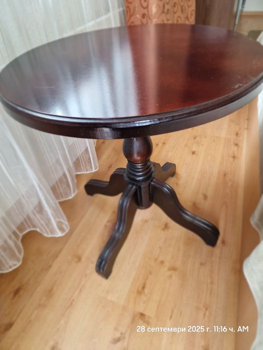 Дървена масичка от Орешака