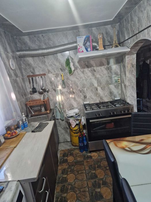 Casă decomandată cu 2 camere