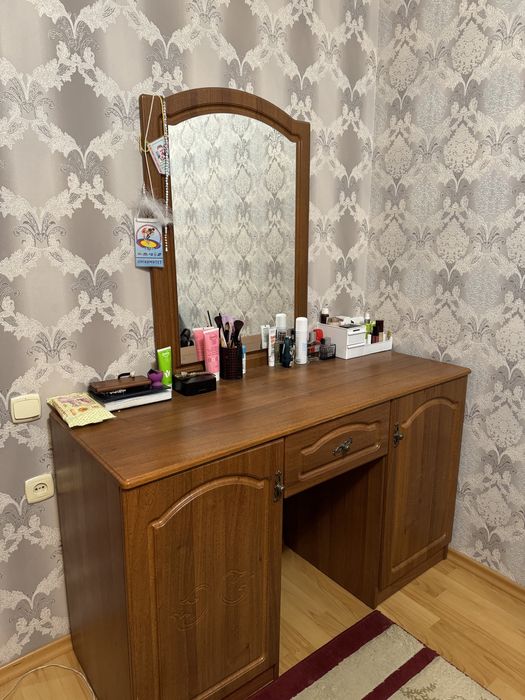 Продам спальный гарнитур