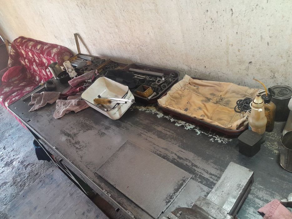 Стол верстак и тиски