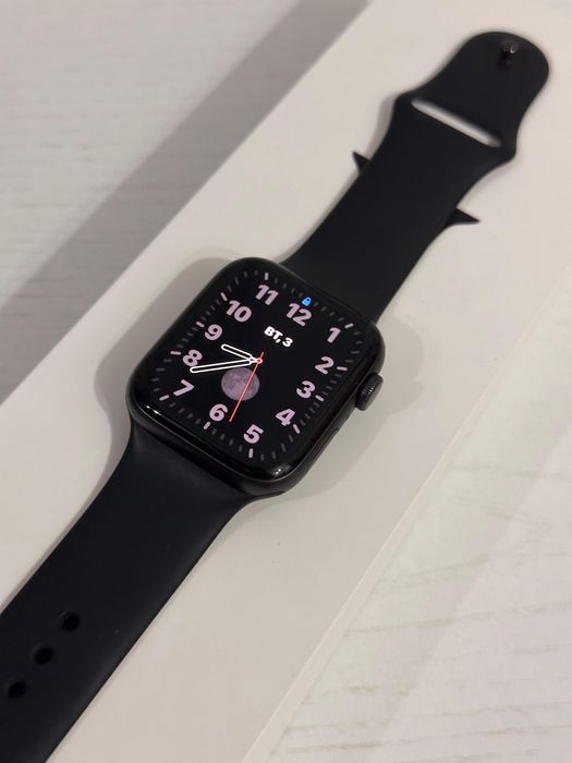 Продам Смарт-часы Apple Watch SE 44 мм