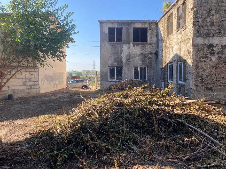 De vanzare/inchiriere Cladire P+E si teren aferent