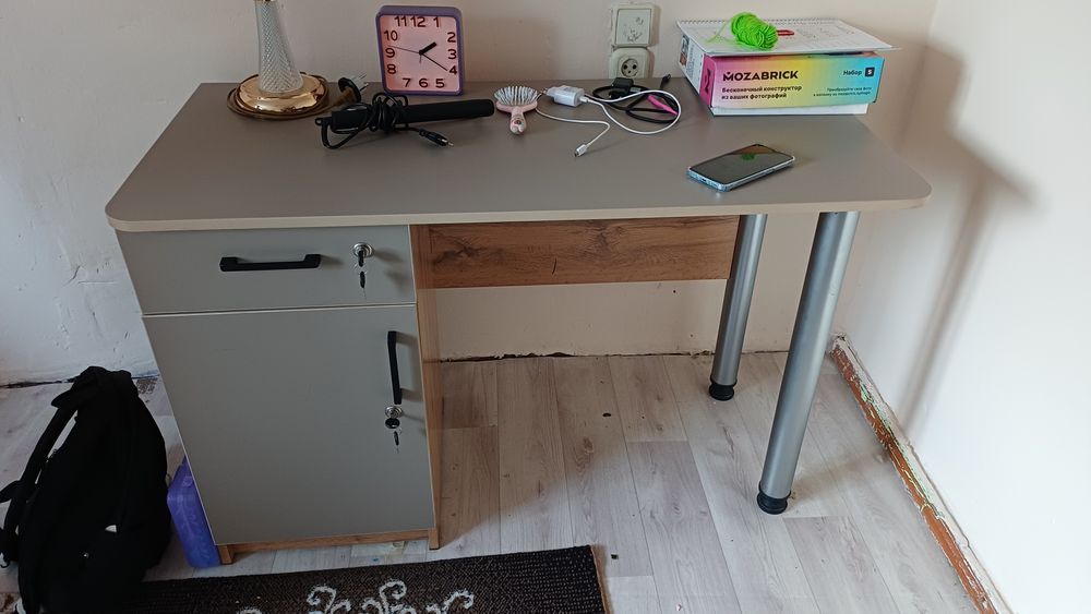 Продам стол письменный