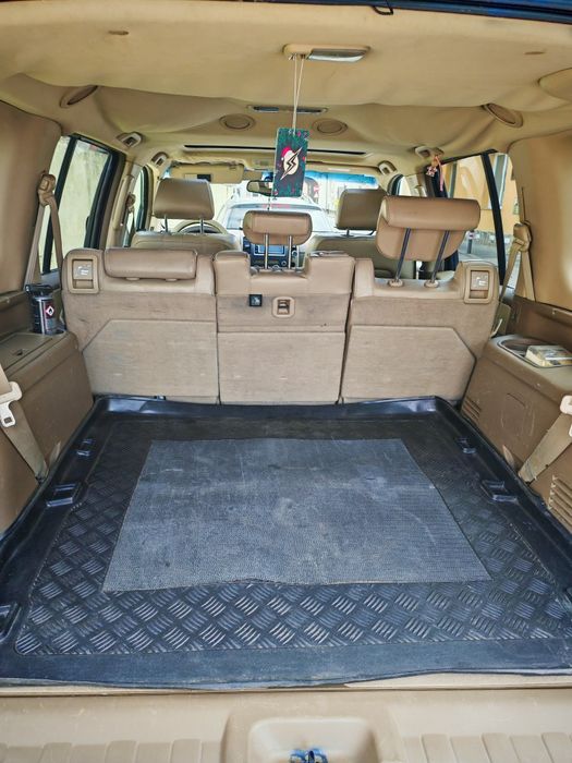 Vând Nissan Pathfinder